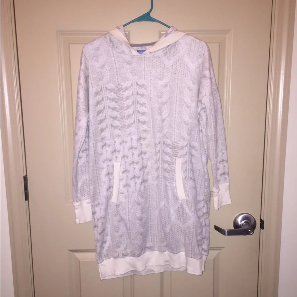 **Vera Wang Cozy Sweater
